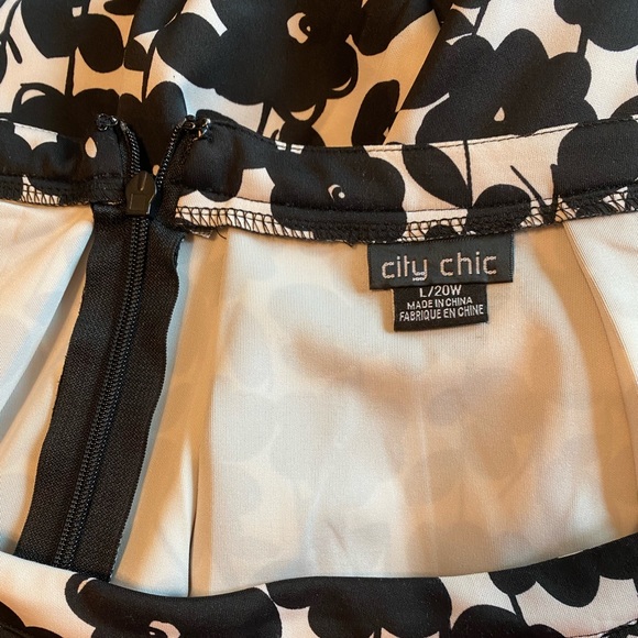 CITY CHIC Black and white flared flower skirt, Size 20 - Picture 8 of 8